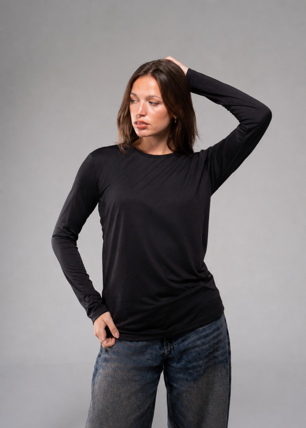 Vesta Women's Black Long-Sleeve Crew-Neck Undershirt